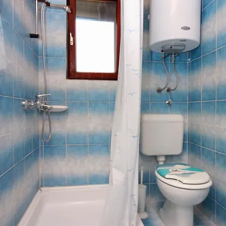 With A Parking Space - Diklo, - 5795 * 扎达尔