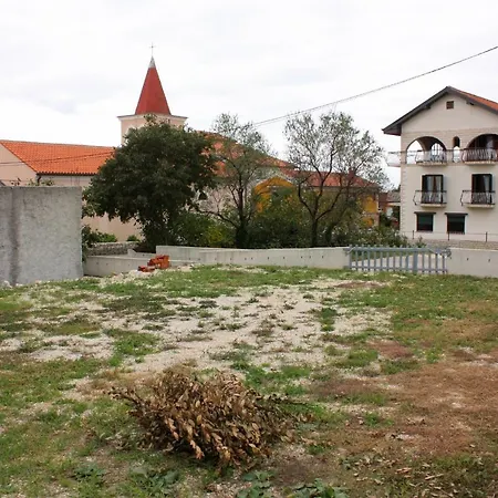 With A Parking Space - Diklo, - 5795 *